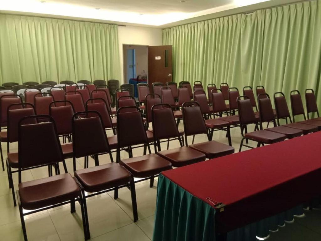 G Six Hotel Sitiawan Luaran gambar
