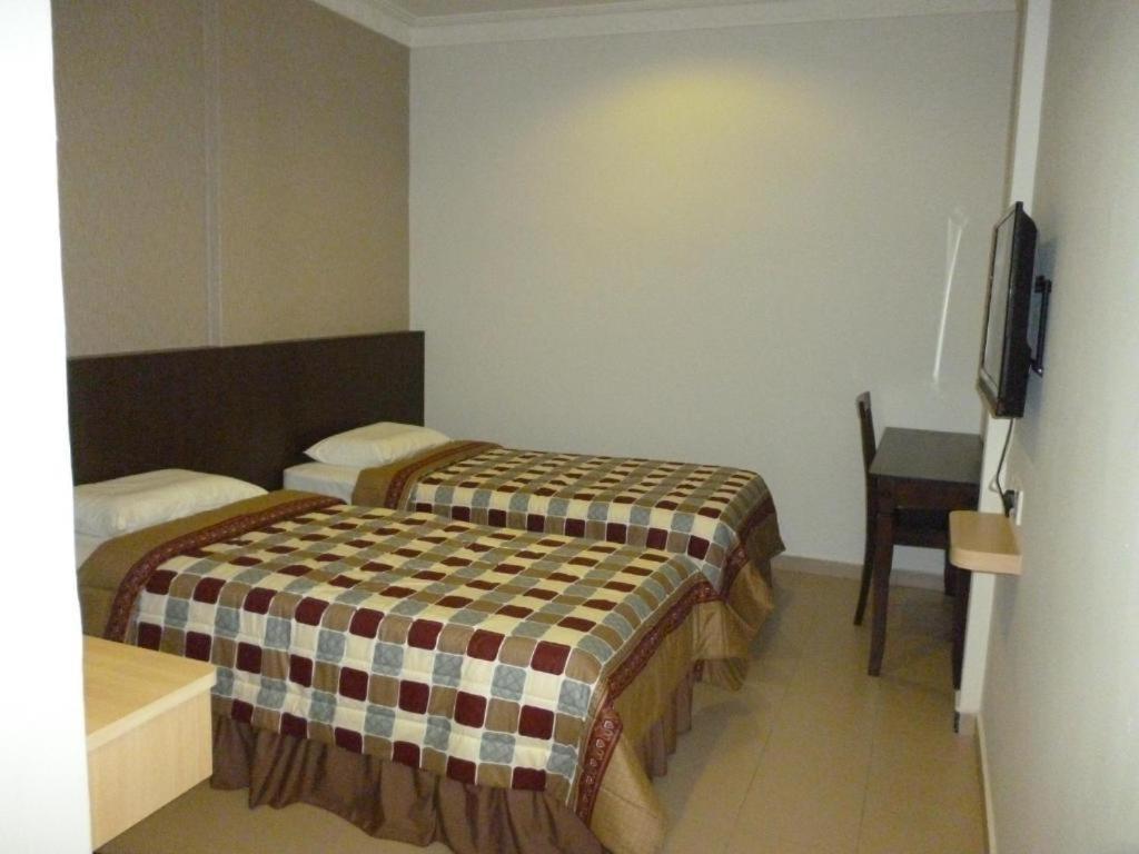 G Six Hotel Sitiawan Luaran gambar