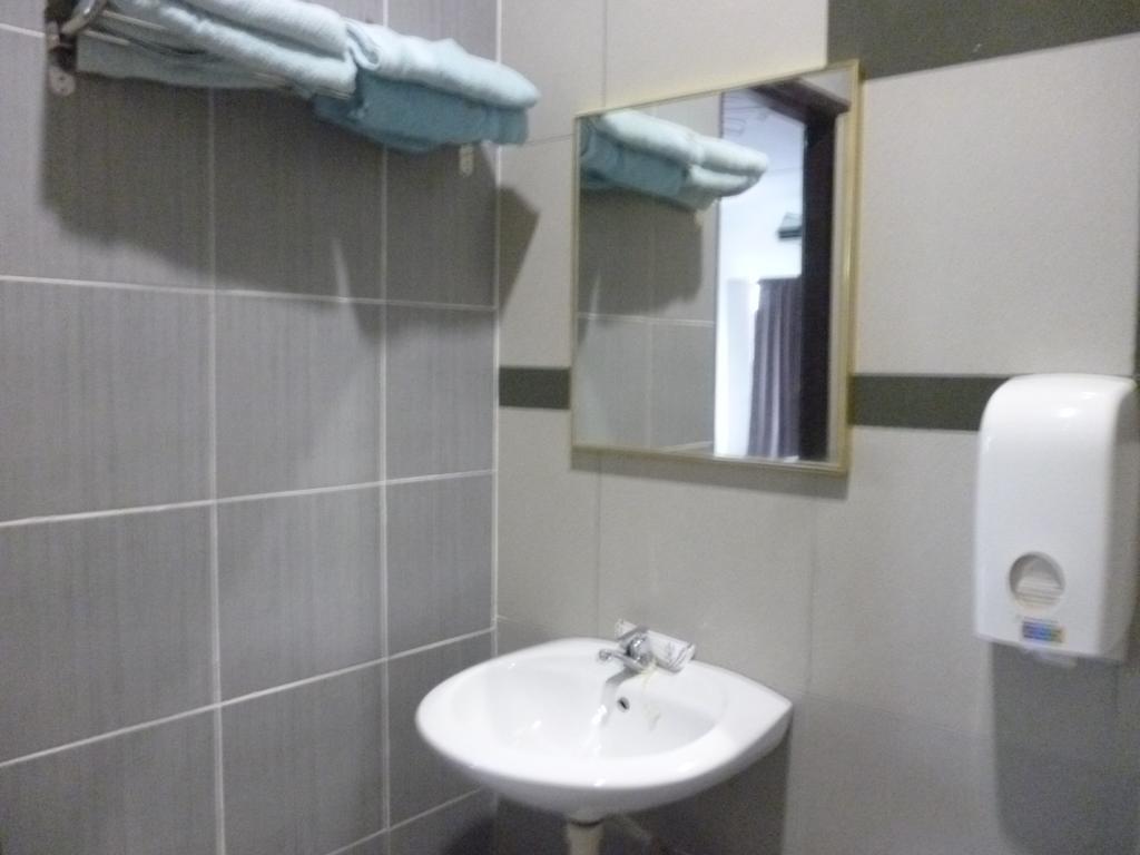 G Six Hotel Sitiawan Luaran gambar