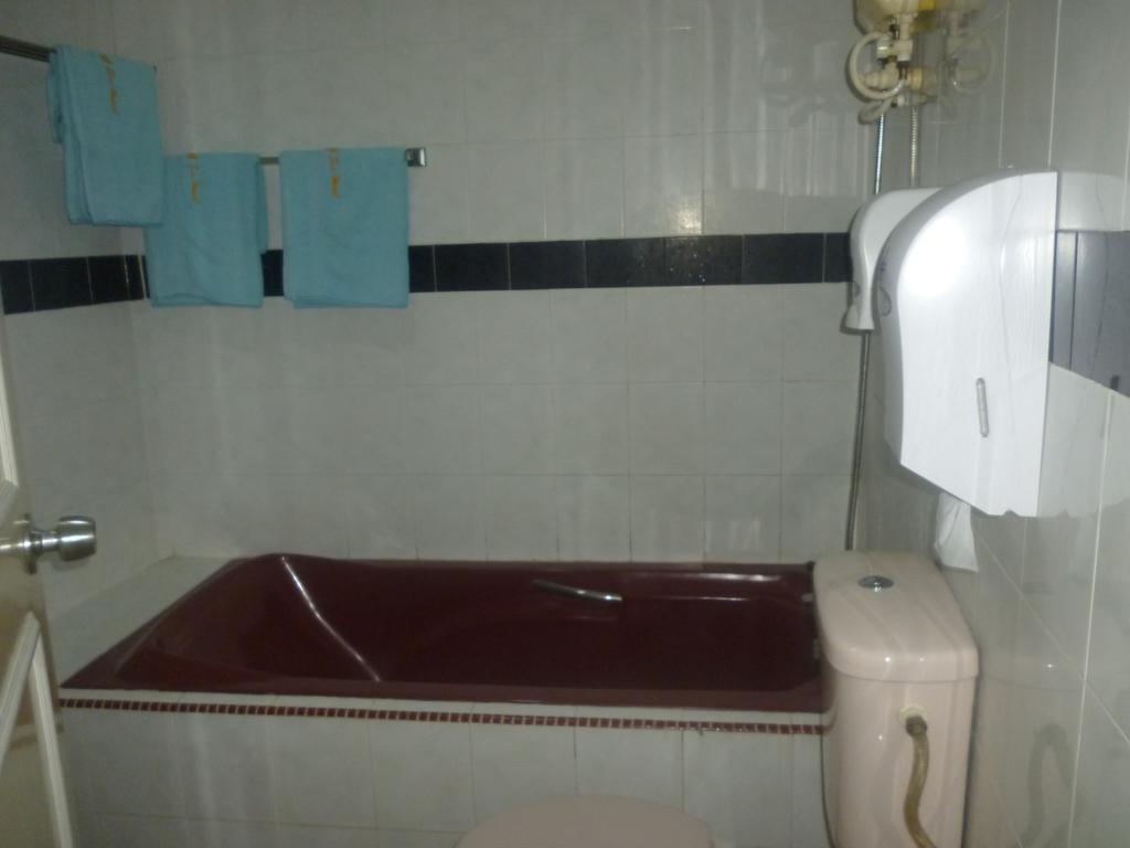 G Six Hotel Sitiawan Luaran gambar