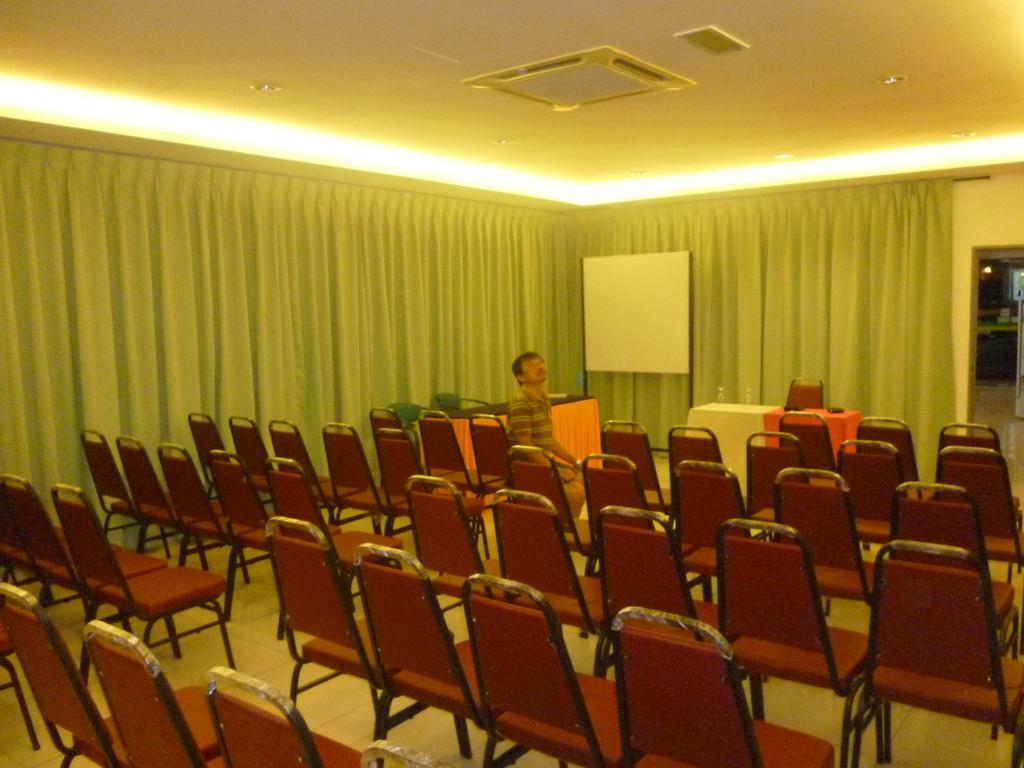 G Six Hotel Sitiawan Luaran gambar